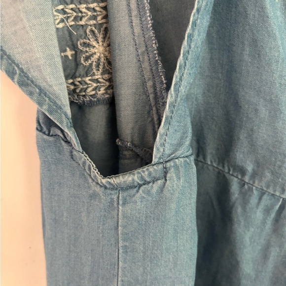 Old Navy Chambray Top - never worn - Picture 5 of 6